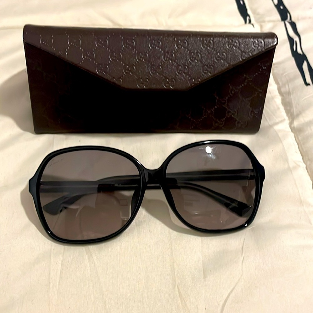 Black GUCCI Sunglasses